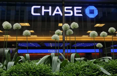 Trump Alleges Political 'de-banking' by JPMorgan Chase, Bank of America