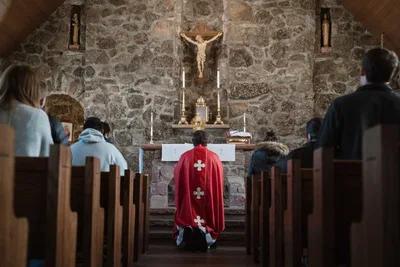 Police Barge Into Aussie Church Service to Enforce Mask Rule: 'Everyone Was Pretty Stunned'
