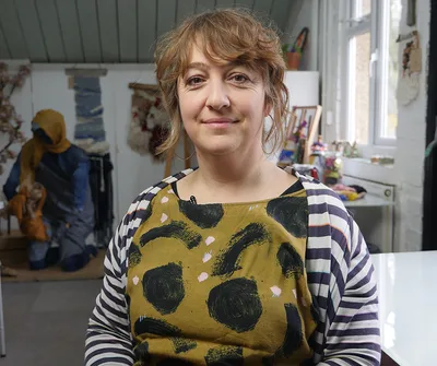 Christian Artist Sues over 'hate crime' Police Report for Opposition to Giving Kids Puberty Blockers