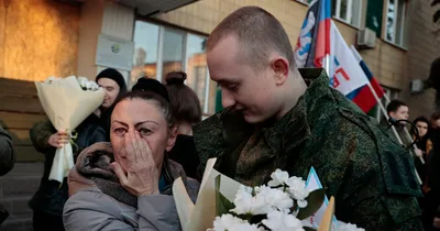 Ukraine and Russia Exchange 100 Captured Soldiers