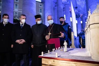 Mini Pope Francis featured in Vatican’s annual 100 nativity scenes display
