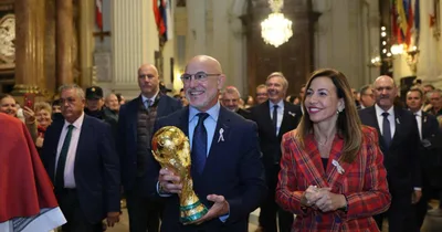 Spain’s soccer coach presents World Cup to Virgin of the Pillar