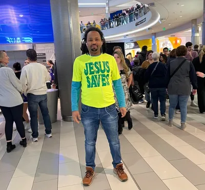 Man wearing ‘Jesus Saves’ T-shirt at Mall of America asked to take it off or leave