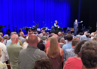 Voices Only: Garrison Keillor Leads 'It is Well with My Soul' - The Christian Chronicle