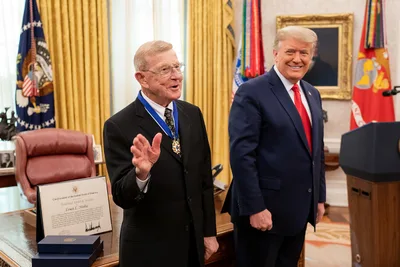 Legendary football coach Lou Holtz dies at 89