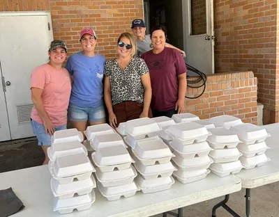Despite power outage, church serves hundreds of meals after Idalia | Baptist Press