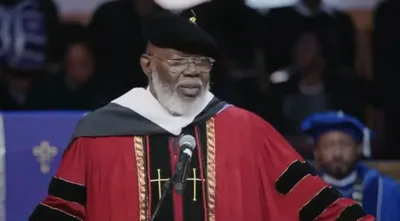 TD Jakes Warns College Graduates about AI, Saying It’s Impossible to Prepare for 'what’s next'