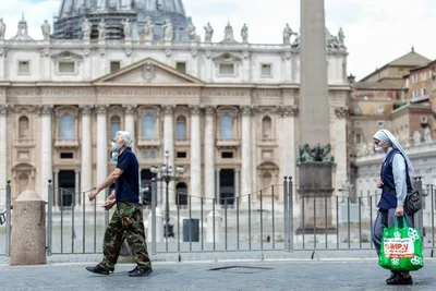 Vatican clarifies COVID-19 vaccine pass rules for employees