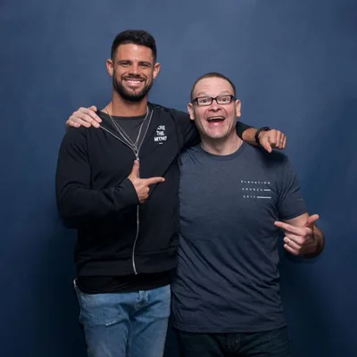 Fired NewSpring Pastor Perry Noble Returns to Pulpit at Elevation Church