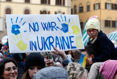 Cardinal Dolan visits Ukrainian church in NYC in sign of solidarity
