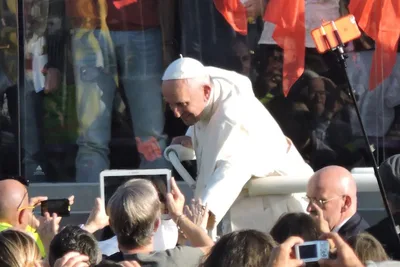 In Tuscany, Pope Francis says proximity overcomes indifference