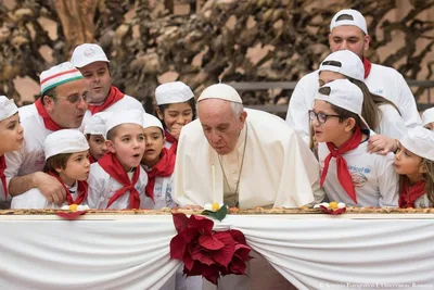 On his birthday, Pope Francis hosts pizza party for sick children