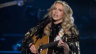 Carrie Underwood sends gift to 'American Idol' contestant who went viral for making her cry