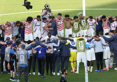 US Celebrates World Cup Win with Prayer as They Head into Round-of-16 without Bolagun