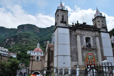 19 dead, 32 injured in Mexico pilgrimage bus crash