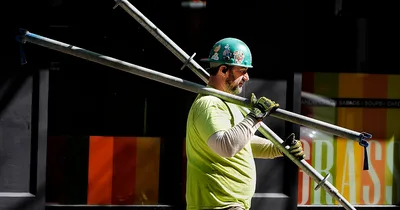 Jobs market stuck in slowdown, government says