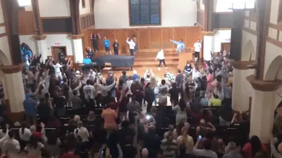 'It Is Incredible': Filmmaker Alex Kendrick Visits Lee Univ. Revival, Fires of Awakening Spread to Multiple Campuses