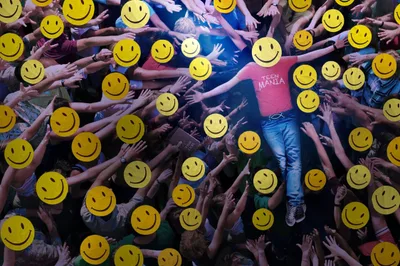 The New Season of 'Shiny Happy People' Explores the Rise and Fall of Teen Mania - RELEVANT