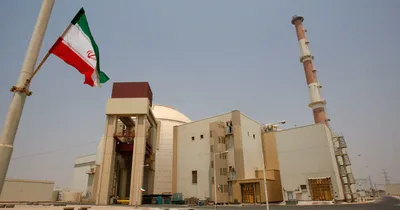 Trump Urges Iran to Make Nuclear Deal or Face Naval Armada
