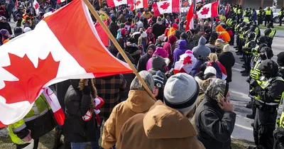 Canadian police begin clearing bridge blockade