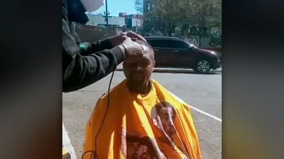 'I Have to be a Blessing to Other People': Homeless Seattle Street Barber Offers Free Haircuts to Anyone