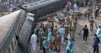 Train Derailment Kills 30 in Southern Pakistan