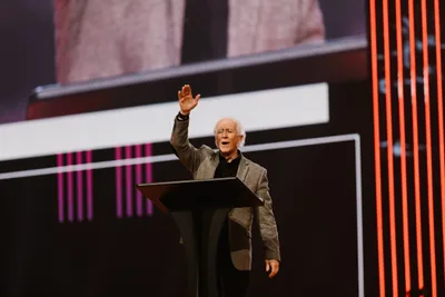 John Piper Says 'political flag waving' Has No Place in 'Christian worship'