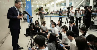 Hundreds of detained South Koreans return home