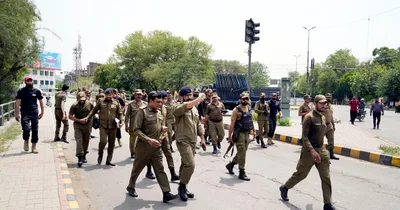 Police Besiege Former Pakistani PM’s Home Looking for Protesters