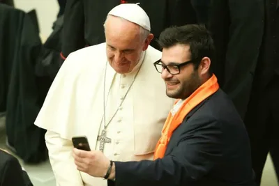 Pope’s app 'Click to Pray' connects Catholics to a smartphone prayer network
