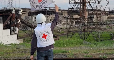 Civilians evacuate Mariupol steel plant