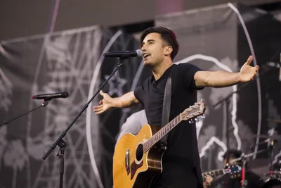 Phil Wickham, Brandon Lake Say Young People Craving 'authentic' Gospel, Rejecting 'slick' Preaching