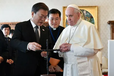 Pope Francis receives cross made from barbed wire from North Korean border
