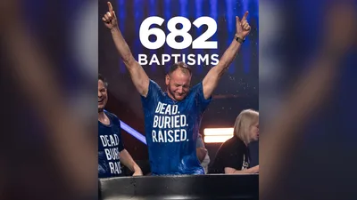 'Caught in a Hurricane of Grace': Nearly 700 Baptized at Texas Church During Sunday Service | CBN