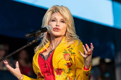 'Please Don't Put Me on a Pedestal' Says Dolly Parton, Who Absolutely Should Be on a Pedestal - RELEVANT
