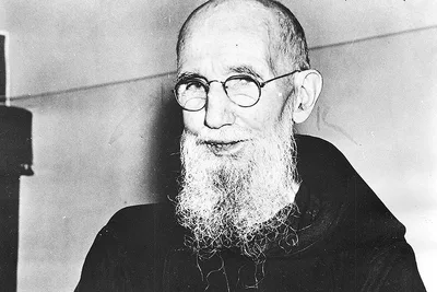 The quirky Father Solanus: Squeaky violinist, tamer of bees