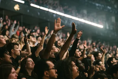 Over 7,000 make decisions for Christ at Greg Laurie's SoCal Harvest Crusade