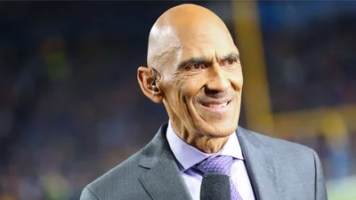 Super Bowl Winner and NFL Icon Goes Viral for Christmas Act of Service