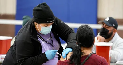 Pfizer CEO promotes fourth vaccine dose