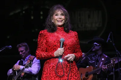 Dolly Parton, Country Music Stars Mourn Loretta Lynn: ‘Rest in the arms of Jesus’