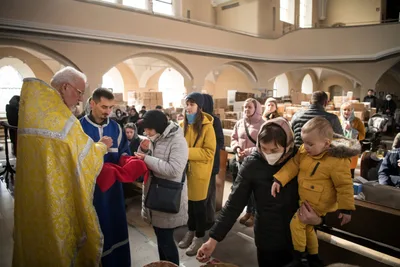 Across Europe, Ukrainian exiles pray for peace back home