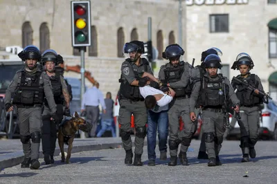 Palestinians Clash With Israeli Police in Jerusalem Amid Escalating Tensions
