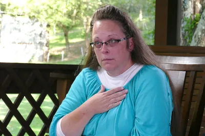 Kim Davis Must Pay $100,000 to Couple for Refusing Their Same-Sex Marriage License - RELEVANT