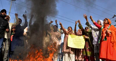 Pakistanis Protest in the Street after Former PM’s Arrest