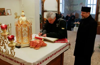 Papal envoy sets off for besieged Ukrainian cities with ‘Gospel weapons’