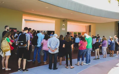 Church plant reaches millennials at local cineplex | Baptist Press