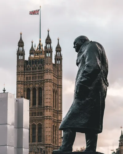 Faith and miracles in the two World Wars