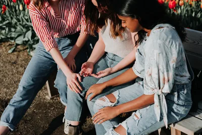 How to Grieve With People Who Are Suffering - RELEVANT