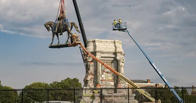 Gen. Robert E. Lee statue comes down