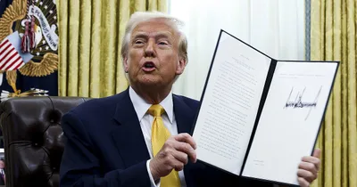 Trump signs order narrowing student loan program